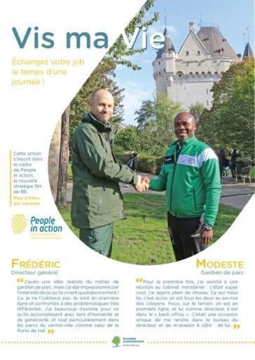 Le directeur de Bruxelles Environnement serre la main d'un gardien de parc